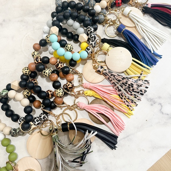 Beaded Keychain Bracelet Wholesale Gifts - Picture 2 of 2